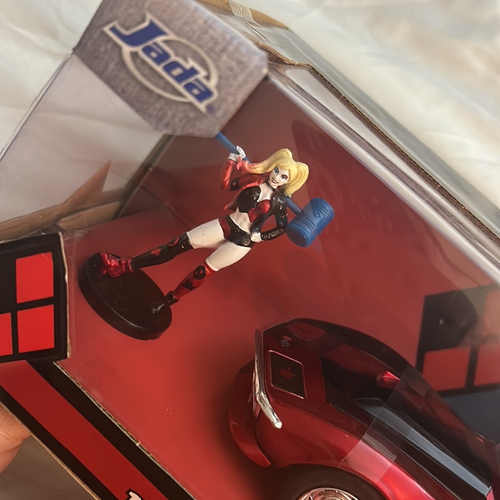 Harley Quinn & 1969 Chevy corvette stingray
